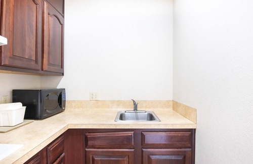 Clute Hotel | OYO Townhouse Clute Lake Jackson