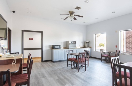 Clute Hotel | OYO Townhouse Clute Lake Jackson