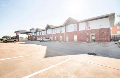 Clute Hotel | OYO Townhouse Clute Lake Jackson