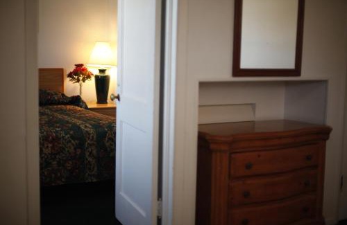 Macon Hotel | OYO Travelier Motel