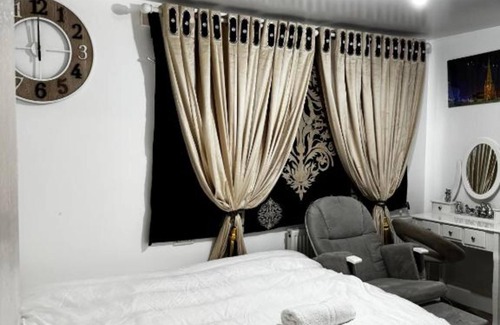 Farnworth Hotel | OYO Unique Guestroom - Farnworth, Easy Access to Bolton