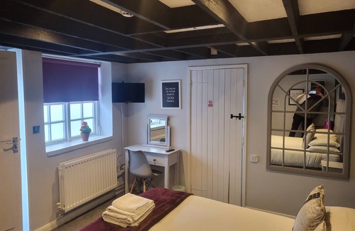 Watton Hotel | OYO Watton Vibe Hotel