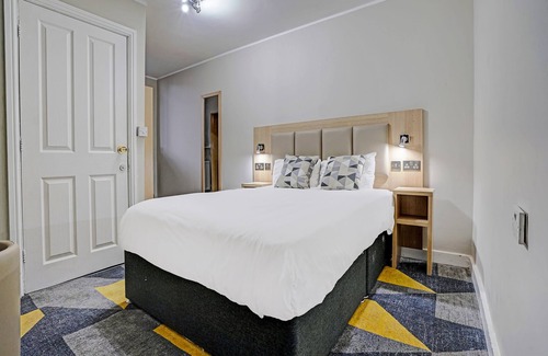 Salford Hotel | OYO Weaste Hotel