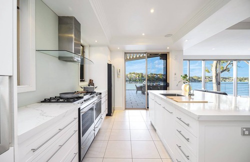 Oyster Bay House | Oyster Bay · Luxury House Pier & Seaview