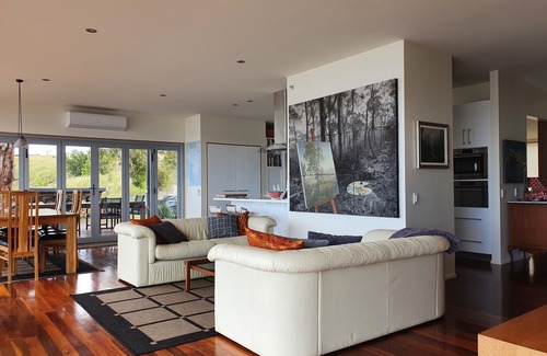 Sorell Council House | Oysterhouse - A premium luxury experience right by the water.