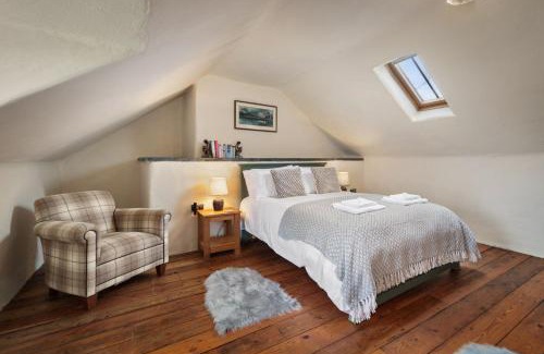 Llanybri House | Oysterlow - A beautiful country cottage with estuary views and enclosed garden