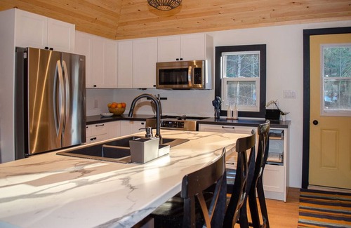 Hastings Highlands Cottage | Oz Landing - Affordable Pet-Friendly Cottage w/Great Swimming