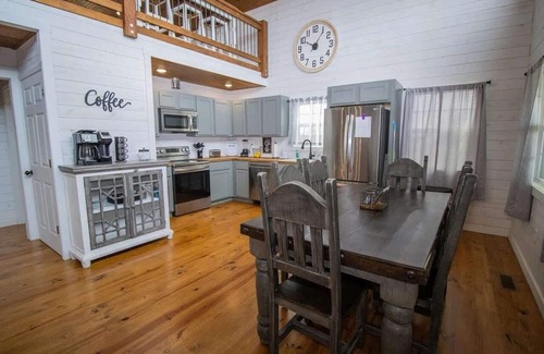 Compton House | Ozark Escape: Hot Tub, Mountain Views, and Near Buffalo River