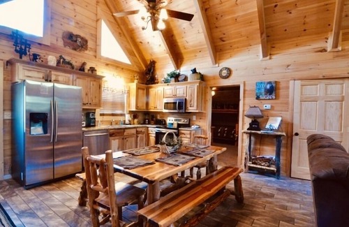 Branson Cedars Cabin | Ozark Legends Lodge- Lg Game Rm, Private Hot tub; 1 Mile to Thunder Ridge
