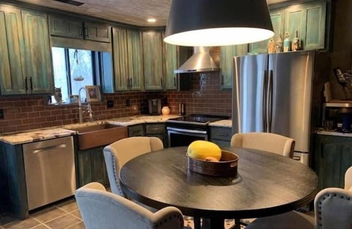 Camdenton House | Ozark Oasis: Lakeside fun and relaxation in Quiet Cove/Large entertaining dock!
