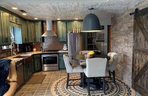 Camdenton House | Ozark Oasis: Lakeside fun and relaxation in Quiet Cove/Large entertaining dock!
