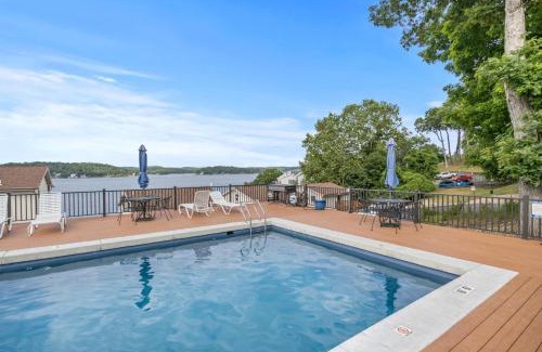 Lake Ozark House | Ozark Upper Deck Top Floor Waterfront Condo