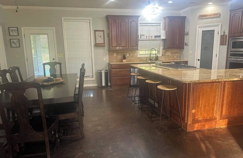 Centerville House | Ozarks Country retreat with 10 acres. Hiking trails and lake access both nearby.