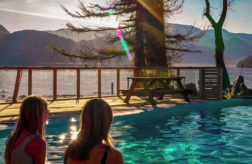 Harrison Hot Springs House | Ozarks Luxurious Lakeside Home Retreat at Harrison Lake