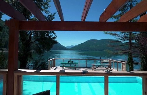 Harrison Hot Springs House | Ozarks Luxurious Lakeside Home Retreat at Harrison Lake