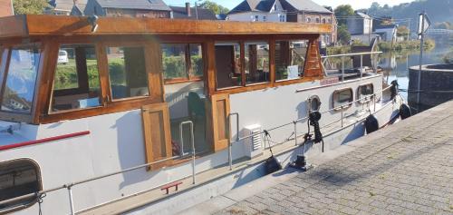 Thuin Boat Rental | Péniche Sir Lancelot