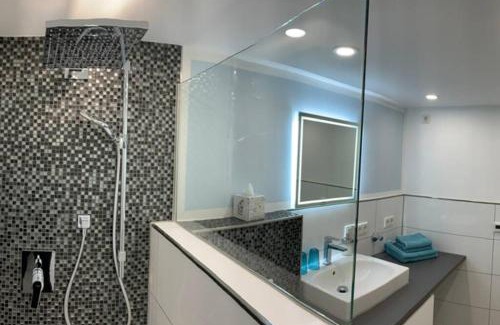 Putzchen/Bechlinghoven Apartment | Pützchens Markt 2025 - Modernes Apartment in unmittelbarer Nähe - trotzdem sehr ruhig - Privatparkplatz mit Auflademöglichkeit für E-Auto
