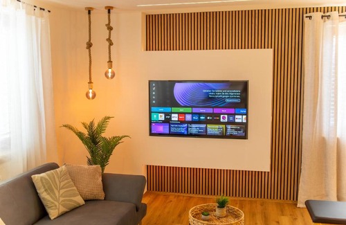 Schlier Apartment | P-Hosting Modernes Apartment zwischen Ravensburg und dem Altdörferwald, 110qm, Familienfreundlich, Separater Eingang, Kaffeevollautomat, Bäcker und Pizzeria 15 Meter, Spielplatz 50 Meter, 20 Km zum Bodensee, 30Km in die Berge