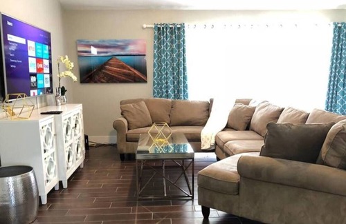 Florida Central Atlantic Coast Villa | (P) NEW! Luxury, Pool house