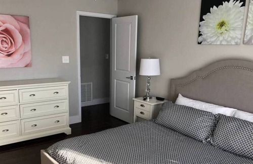 Florida Central Atlantic Coast Villa | (P) NEW! Luxury, Pool house