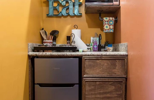 Palm Springs Apartment | P.S.1/Bd 1/Ba CASITA Separate from House Pool View