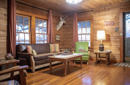 Jacksboro Cabin | P.T. Cabin provides a private pond & stars included! 5 mins to Jacksboro, Tx.
