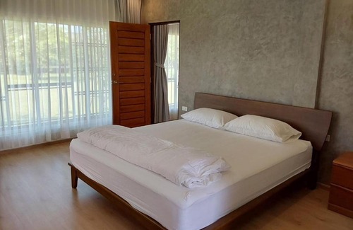 Bang Krasan House | P Villa Homestay