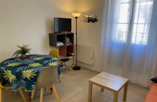 Les Arceaux Apartment | P3, 2 bedrooms, quiet, Montpellier city center