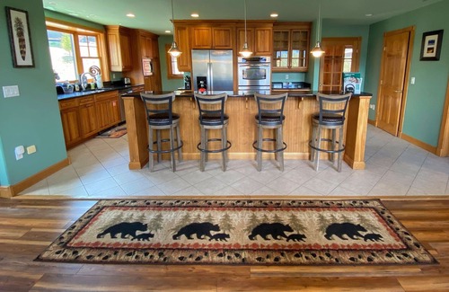 Bethlehem House | P5 Ski-in Ski-out Presidential View, single fam w/garage, pool table, ping pong, Dog Friendly!