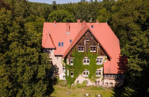 Miroslawiec Bed & Breakfast | Pałac Myśliwski Orle Solutions