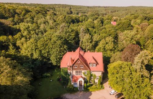 Miroslawiec Bed & Breakfast | Pałac Myśliwski Orle Solutions