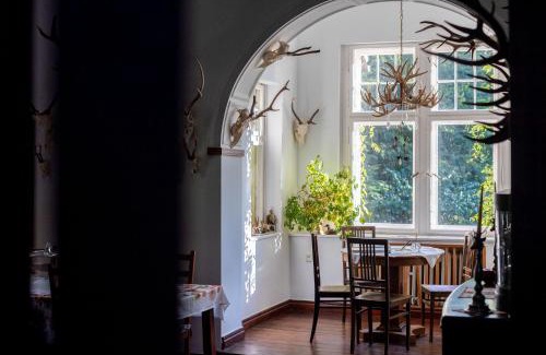 Miroslawiec Bed & Breakfast | Pałac Myśliwski Orle Solutions
