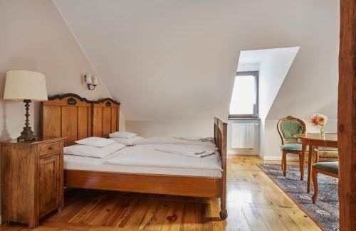 Kozmin Wielkopolski Bed & Breakfast | Pałac w Orli - pokoje, restauracja