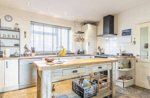 Rhiwbryfdir House | Panoramic views 3 bed, stylish central Snowdonia outskirts of historic town