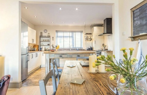 Rhiwbryfdir House | Panoramic views 3 bed, stylish central Snowdonia outskirts of historic town