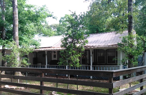 Zavalla Cabin | Pa Pa's Cabin at Monterrey Park and Boat Launch area, Lake Sam rayburn