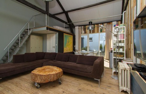 Weesp Apartment | Paardenstal, Private House with wifi and free parking for 1 car