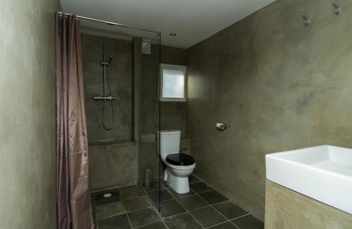 Weesp Apartment | Paardenstal, Private House with wifi and free parking for 1 car