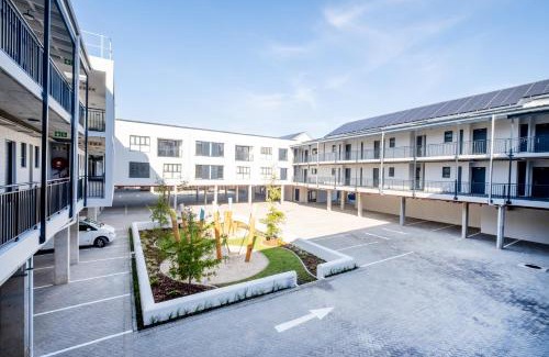 Paarl Apartment | Paarl Studio 138 - Ultra Modern Apartment with AC and onsite Parking