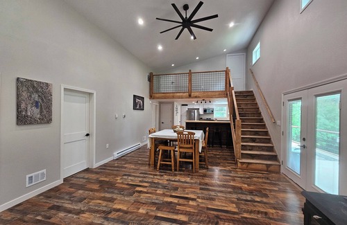 Ronan House | Pablo Pines House @ the Canal- Family+Pet Friendly, Trailer Parking+RV Hookups!