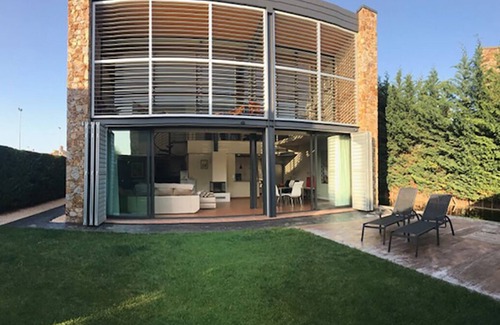 Albons House | Paceful single design house with pool and garden 5min far to beaches.