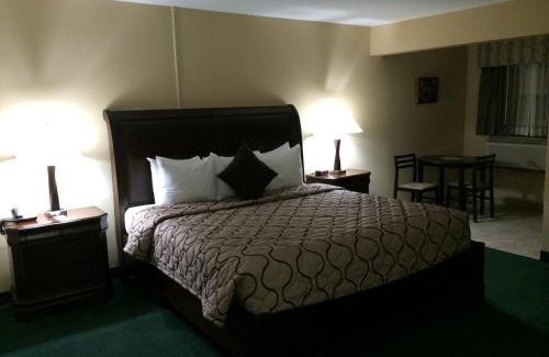 Delaware Hotel | Pacer Inn & Suites Motel