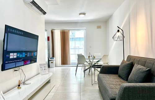 Swieqi Apartment | Paceville New Apt off the sea