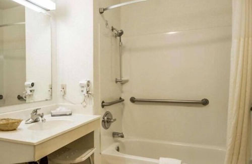 Watsonville Hotel | Pacific Coast Inn