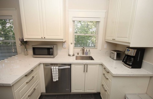 South Park Apartment | Pacific Craftsman One Bedroom With Washer Dryer Heart Of South Park