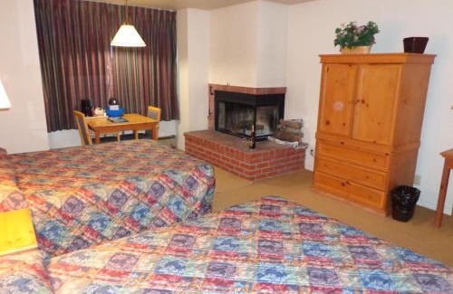 Pacific Grove Hotel | Pacific Gardens Inn