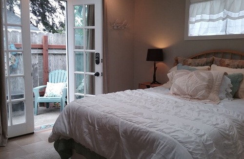 Pacific Grove House | Pacific Grove Studio/Cottage.