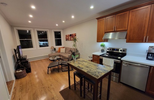 Pacific Heights Condo | Pacific Heights 2BR/1BA
