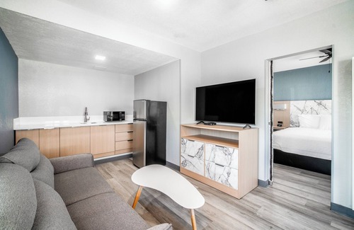 Fort MacArthur Hotel | Pacific Inn & Suites