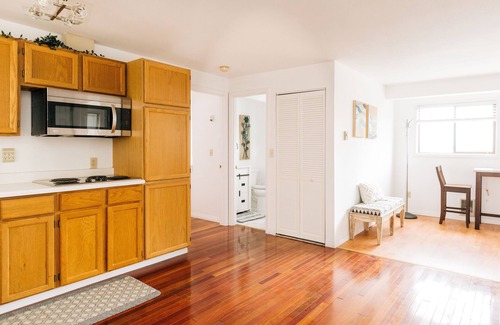 Mukilteo House | Pacific Northwest Living Guest House - 1 Bedroom + Loft with Queen Bed